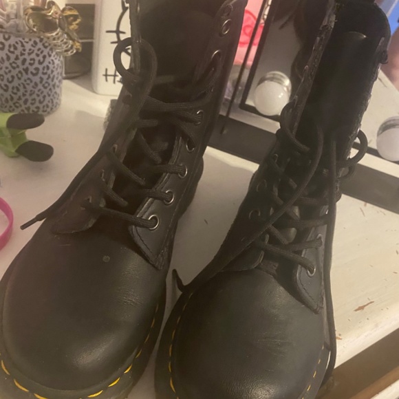 Dr. Martens Size 6 Woman’s - Picture 3 of 7